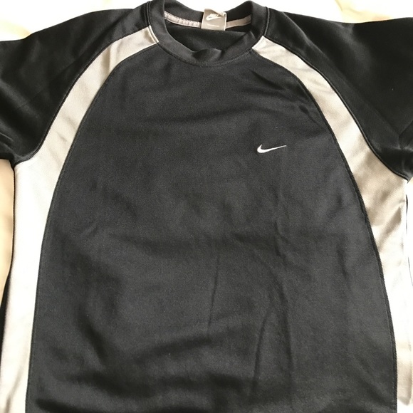 Nike workout shirt - Picture 1 of 3